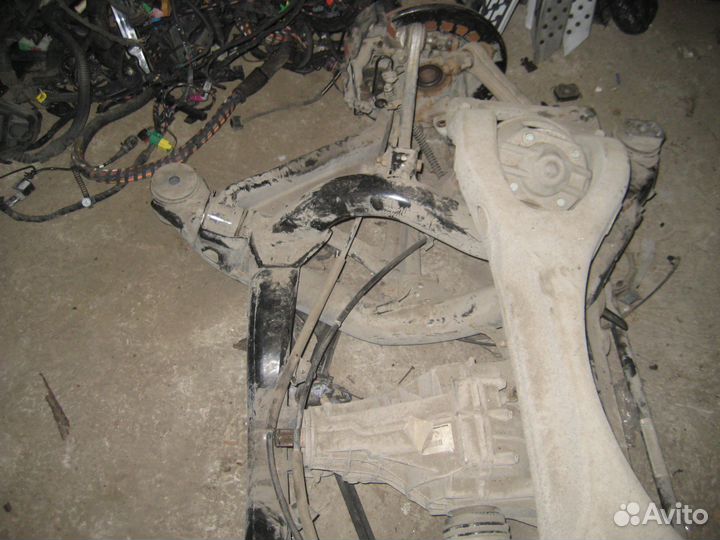 Audi Q7 задняя балка рычаг тормозной диск