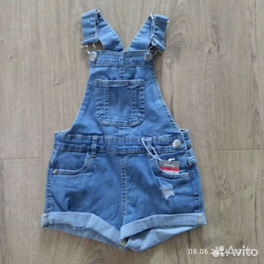 Джинсовый комбинезон 110 с шортами (новый)