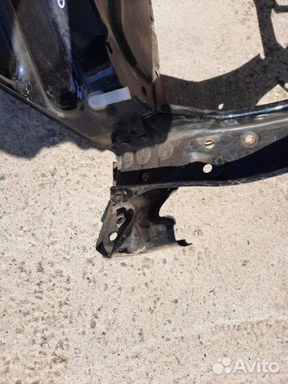 Левая часть телевизра Тoyota Land Cruiser 200