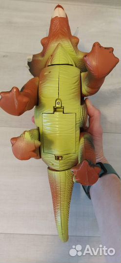 Динозавр с пультом управления Attivio