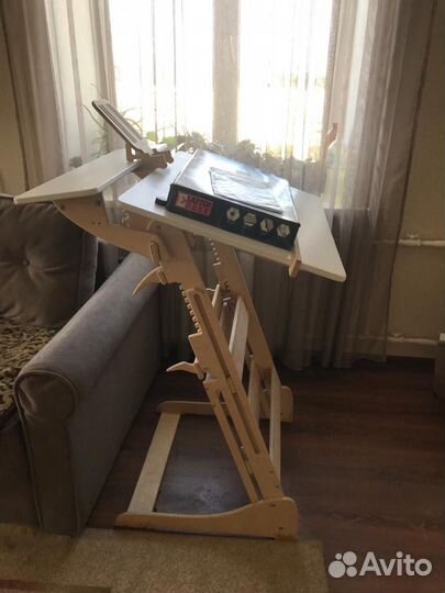 Стол для учащегося после компрессионного перелома