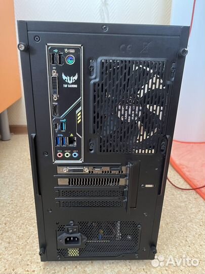 Монитор, компьютер, клавиатура, мышь, колонки