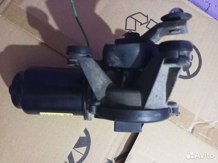 Электромотор передних дворников mitsubishi mirage