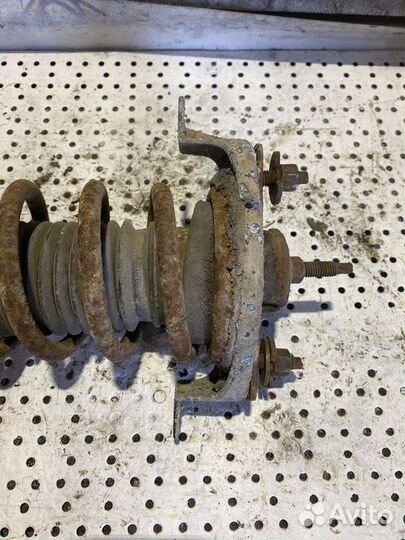 Стойка задняя левая (в сборе) Dodge Stratus