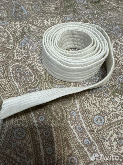 Белый пояс для каратэ без надписей