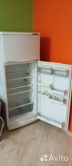 Холодильник бу Атлант