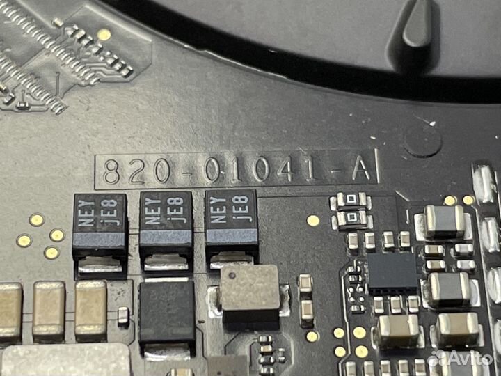 Материнская плата и запчасти MacBook Pro 15 2018