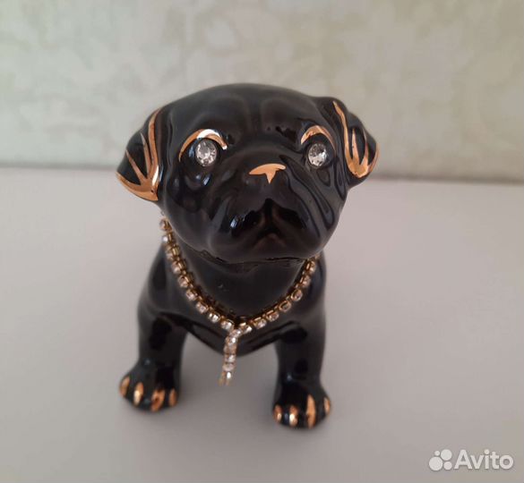 Фарфоровая статуэтка - собака