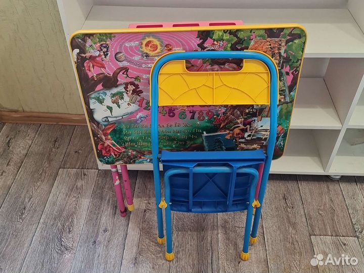 Детский стол со стулом