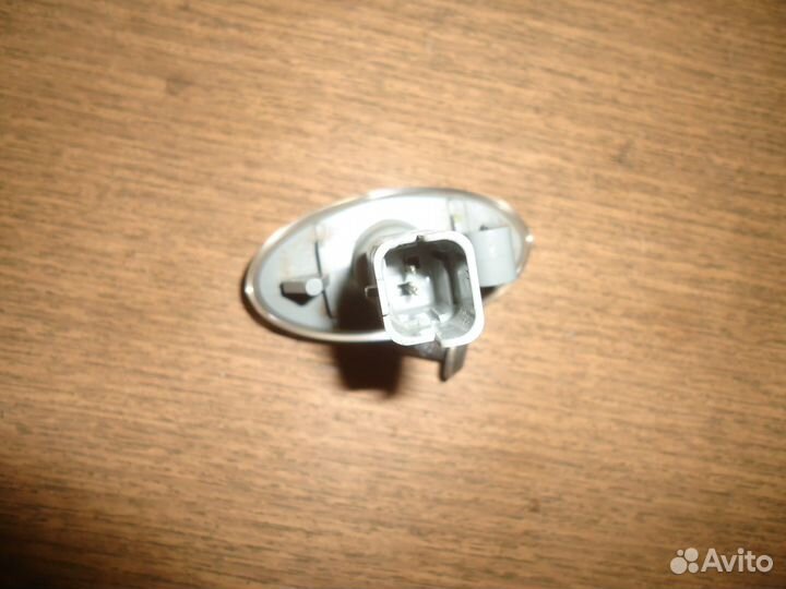Повторитель правый Peugeot 1007