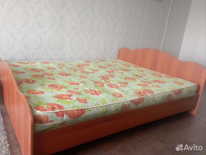 Кровать двухспальная с матрасом бу