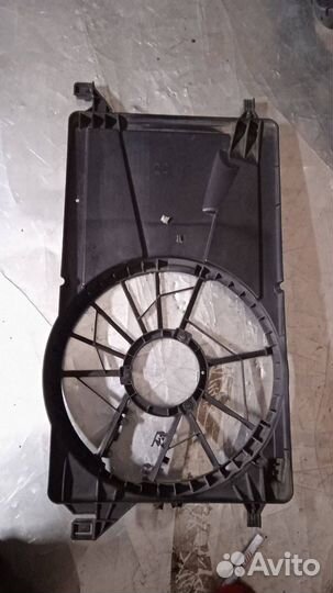 Диффузор вентилятора Ford Focus 2 2005 3M5H8C607RE