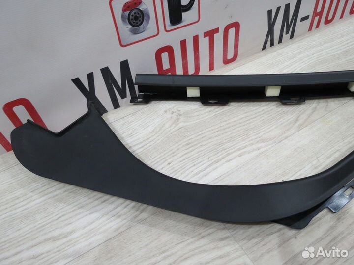 Накладка задней двери Ford Focus 3