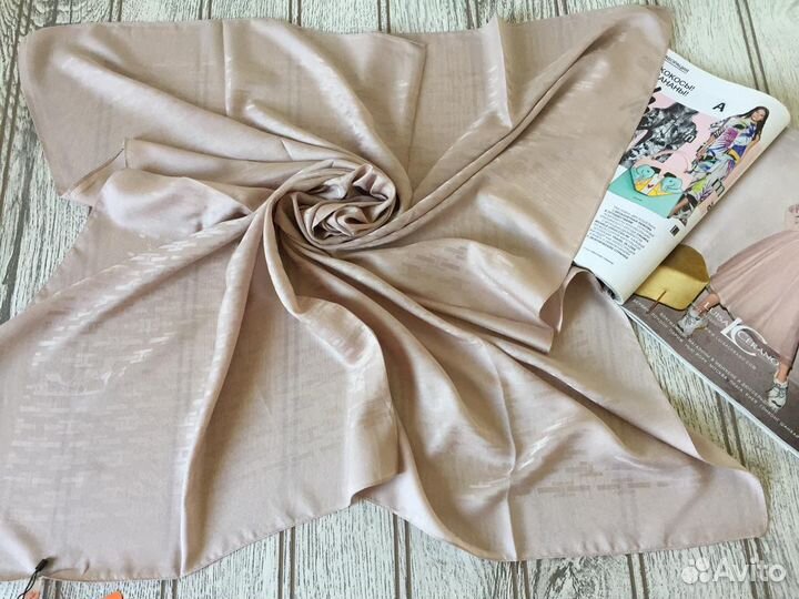 Однотонный шёлковый платок Hermes