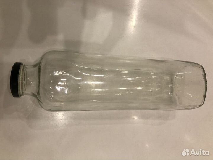 Бутылка стеклянная 1 л с закручивающейся крышкой