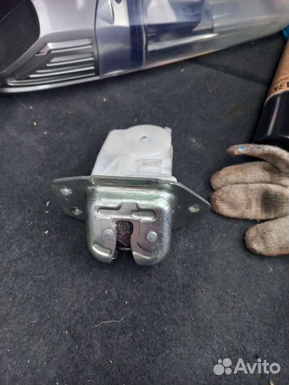 Замок багажника nissan tiida