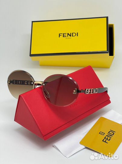 Солнцезащитные очки fendi