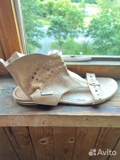 Сандалии женские