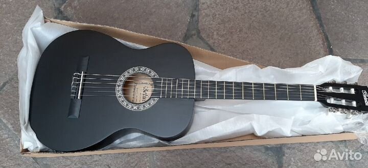 Новая гитара в муз школу