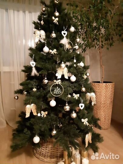 Подставка под елку плетеная