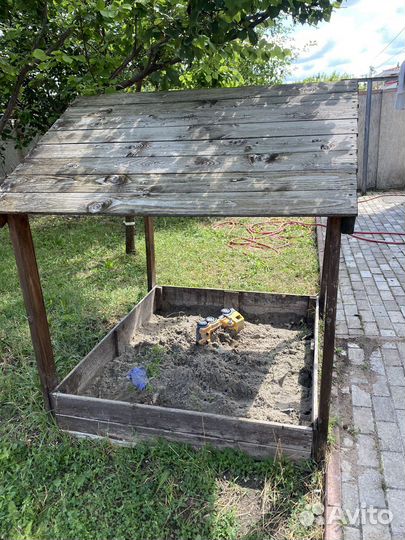 Песочница с крышей