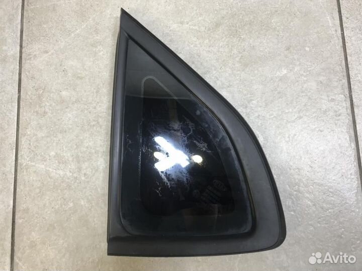 Стекло кузовное глухое левое Kia Ceed JD (2012—2015)