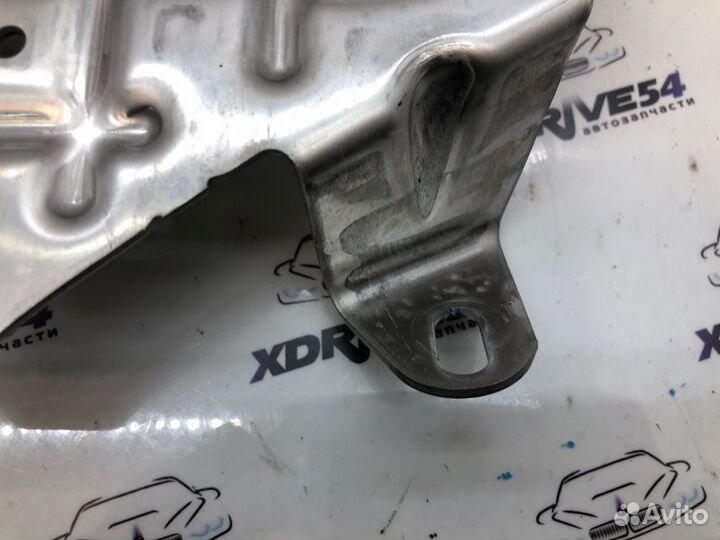 Кронштейн Mercedes-Benz C-Class W204 рестайл M271