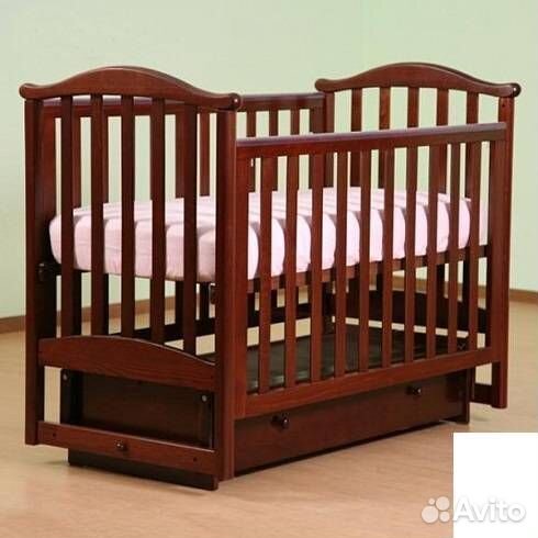 Детская кроватка с поперечным маятником