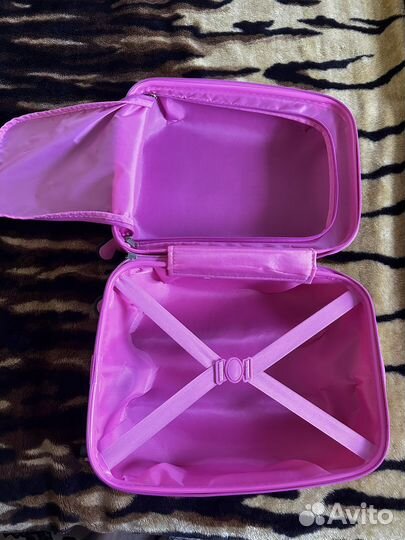 Детский чемодан на колесиках