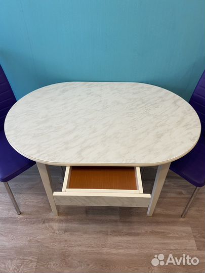 Обеденный стол