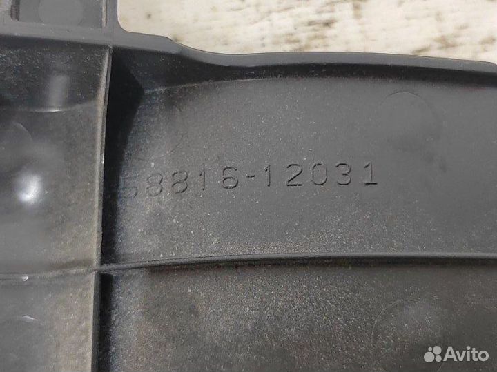 Накладка центральной консоли передняя левая Toyota