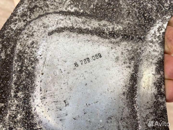 Пыльник тормозного диска передний левый Bmw X5