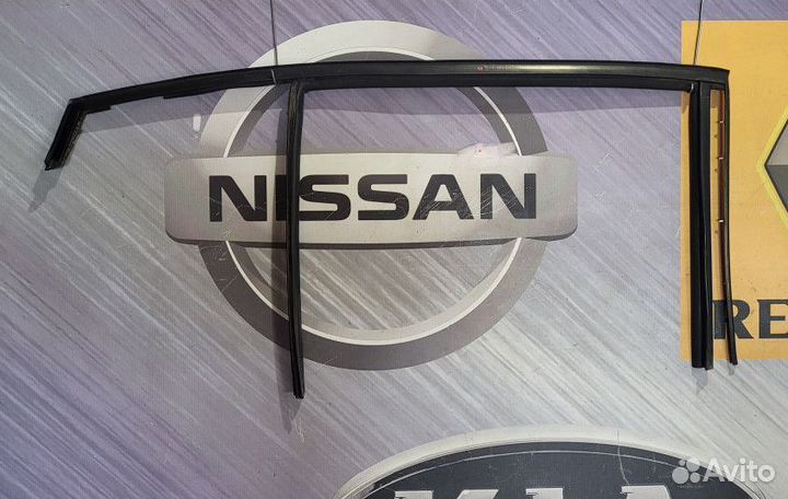 Уплотнитель зад проема стекла двери Nissan primera