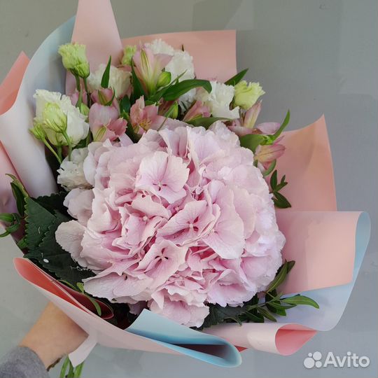 Нежный букет с гортензией