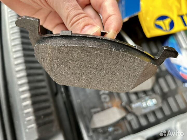 Тормозные колодки Bosch 0986424364 новые