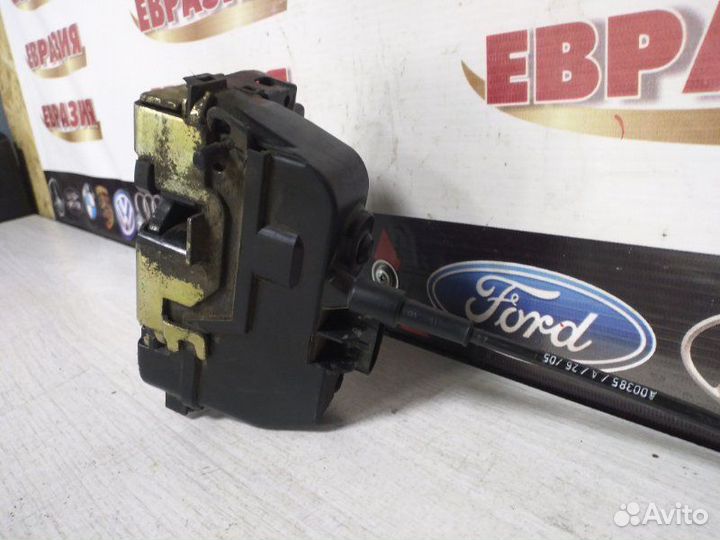 Замок двери задний правый Nissan Primera P12