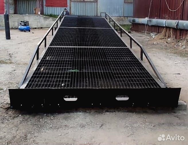 Эстакада (рампа) мобильная. Разгрузка авто