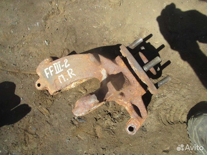 Кулак правый Ford Focus 3