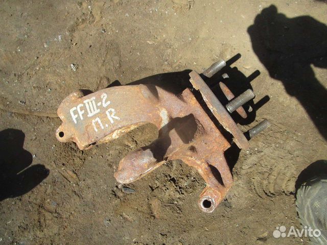 Кулак правый Ford Focus 3