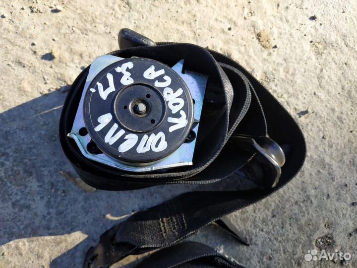 Ремень безопасности задний боковой Opel Corsa D