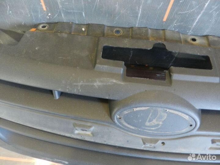 Решетка радиатора - LADA Granta