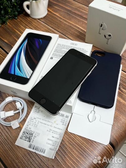 iPhone SE 2020 128гб