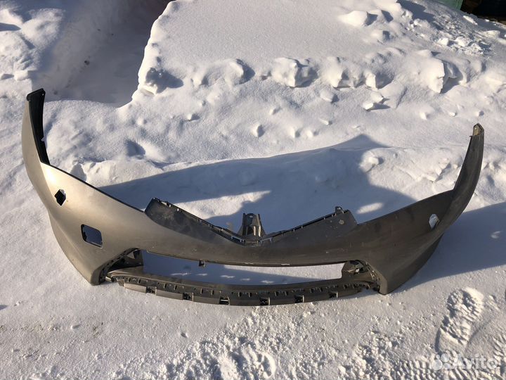 Продам бампер передний тойота