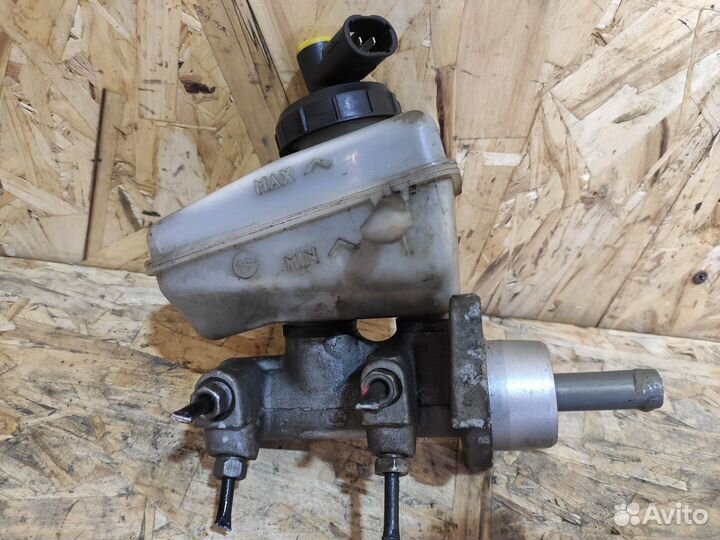 Главный тормозной цилиндр Renault Logan 1