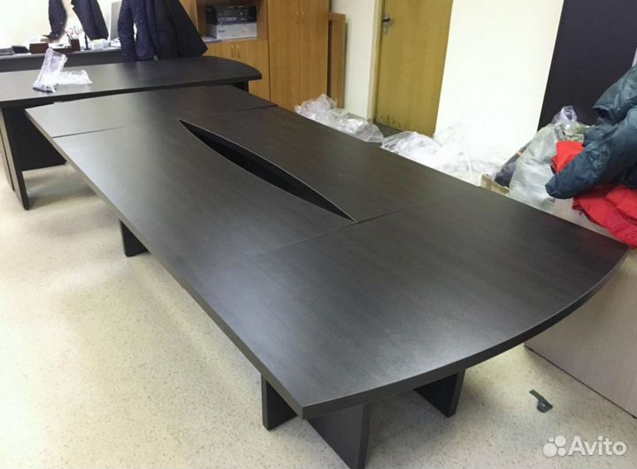 Стол переговорный венге. В наличии. С НДС