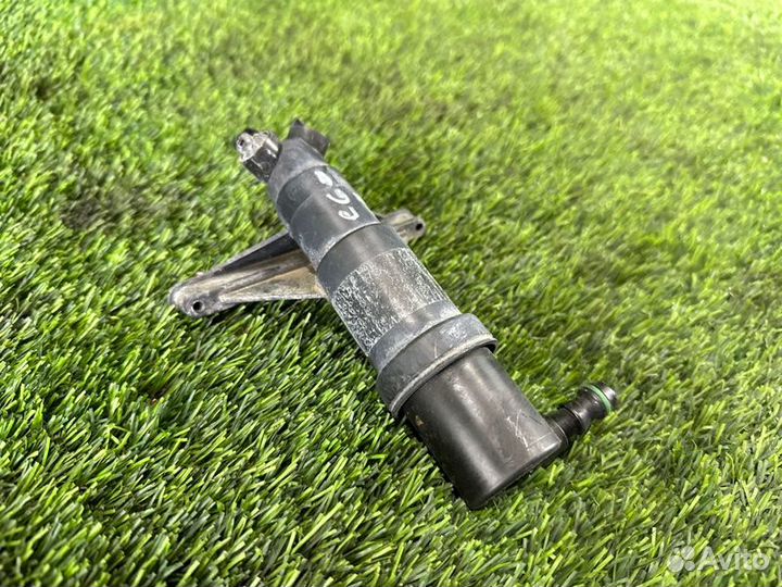 Форсунка омывателя фар передняя правая Bmw 5 E60