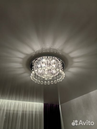 Люстра 50 см в диаметре 5 лампочек