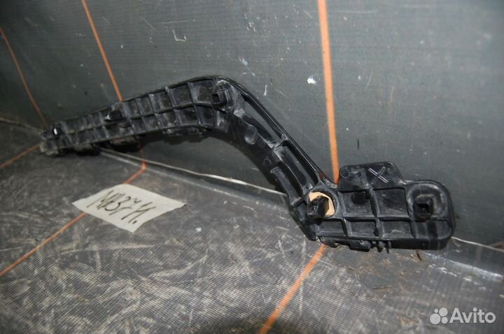 Кронштейн бампера заднего левый - Lexus LX 3