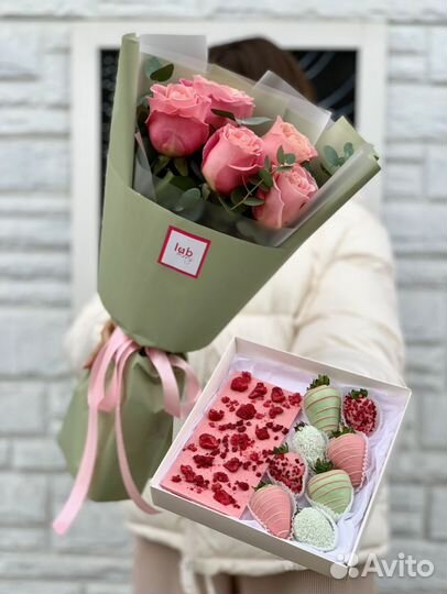 Комбо клубника в шоколаде + цветы