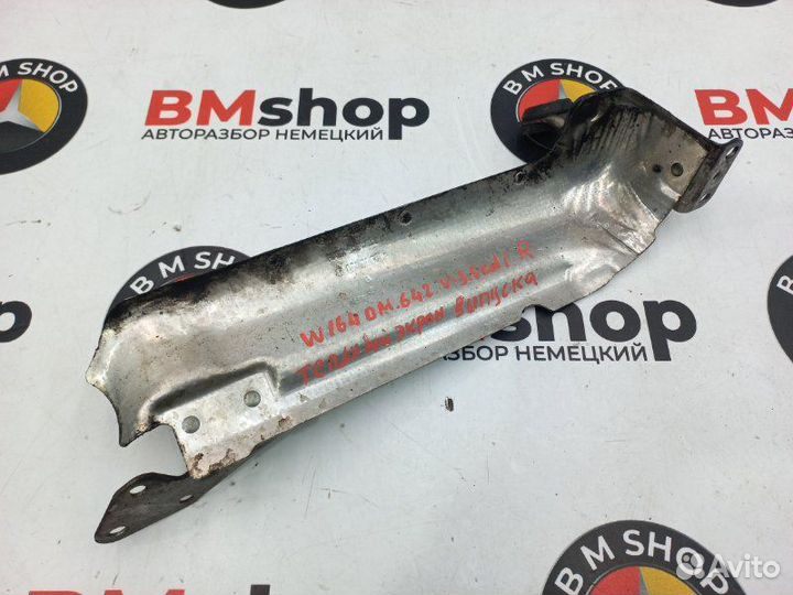 Кронштейн воздушного фильтра правый Mercedes-Benz